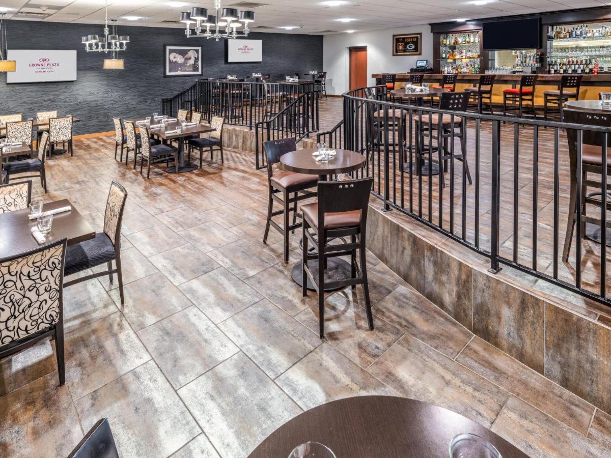 Hotel Crowne Plaza Milwaukee South By Ihg Extérieur photo