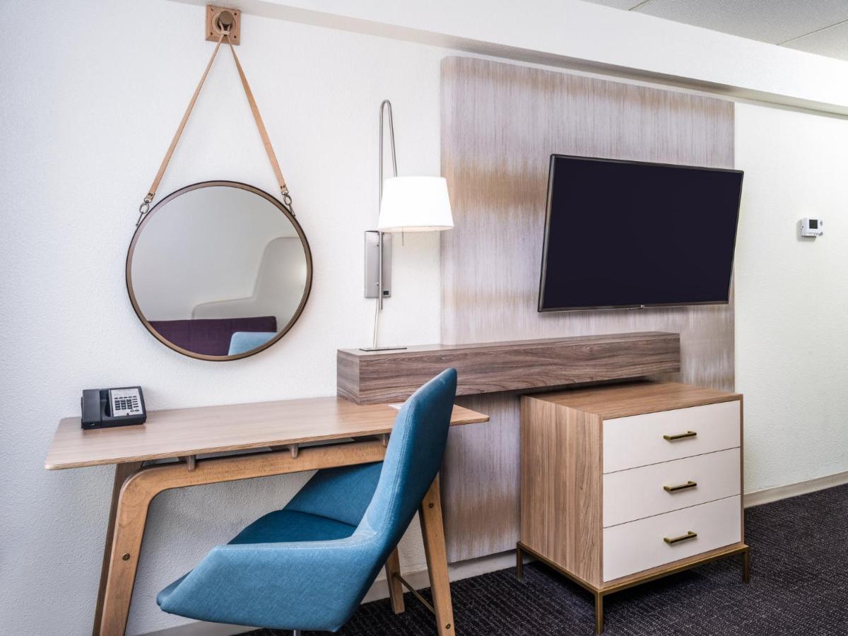 Hotel Crowne Plaza Milwaukee South By Ihg Extérieur photo