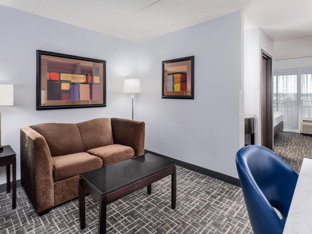 Hotel Crowne Plaza Milwaukee South By Ihg Extérieur photo