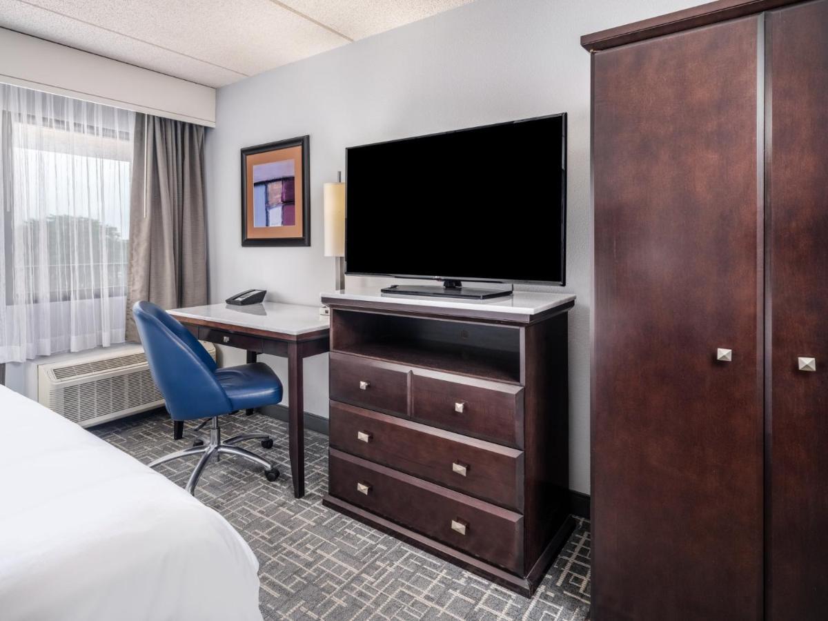 Hotel Crowne Plaza Milwaukee South By Ihg Extérieur photo