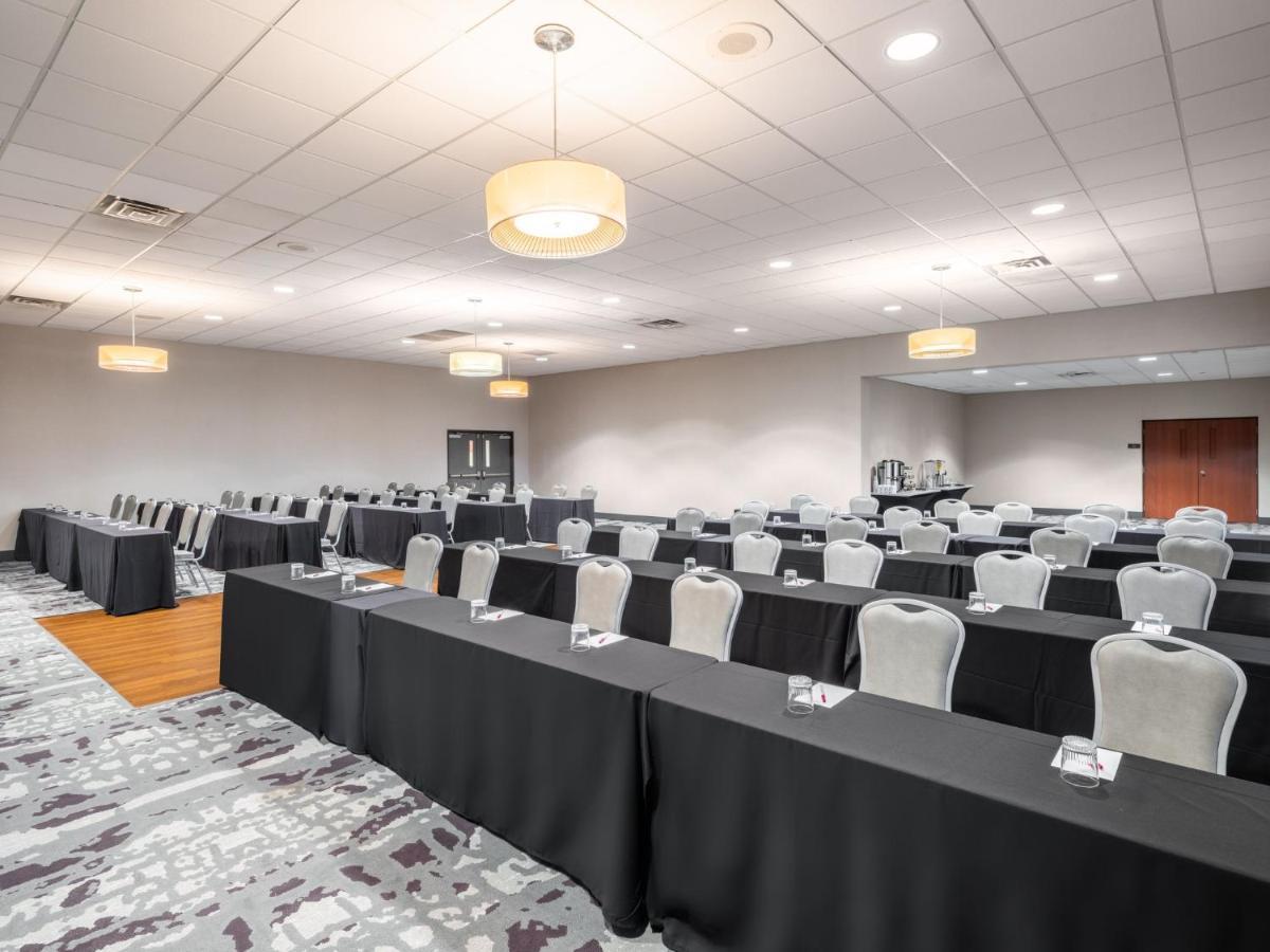 Hotel Crowne Plaza Milwaukee South By Ihg Extérieur photo