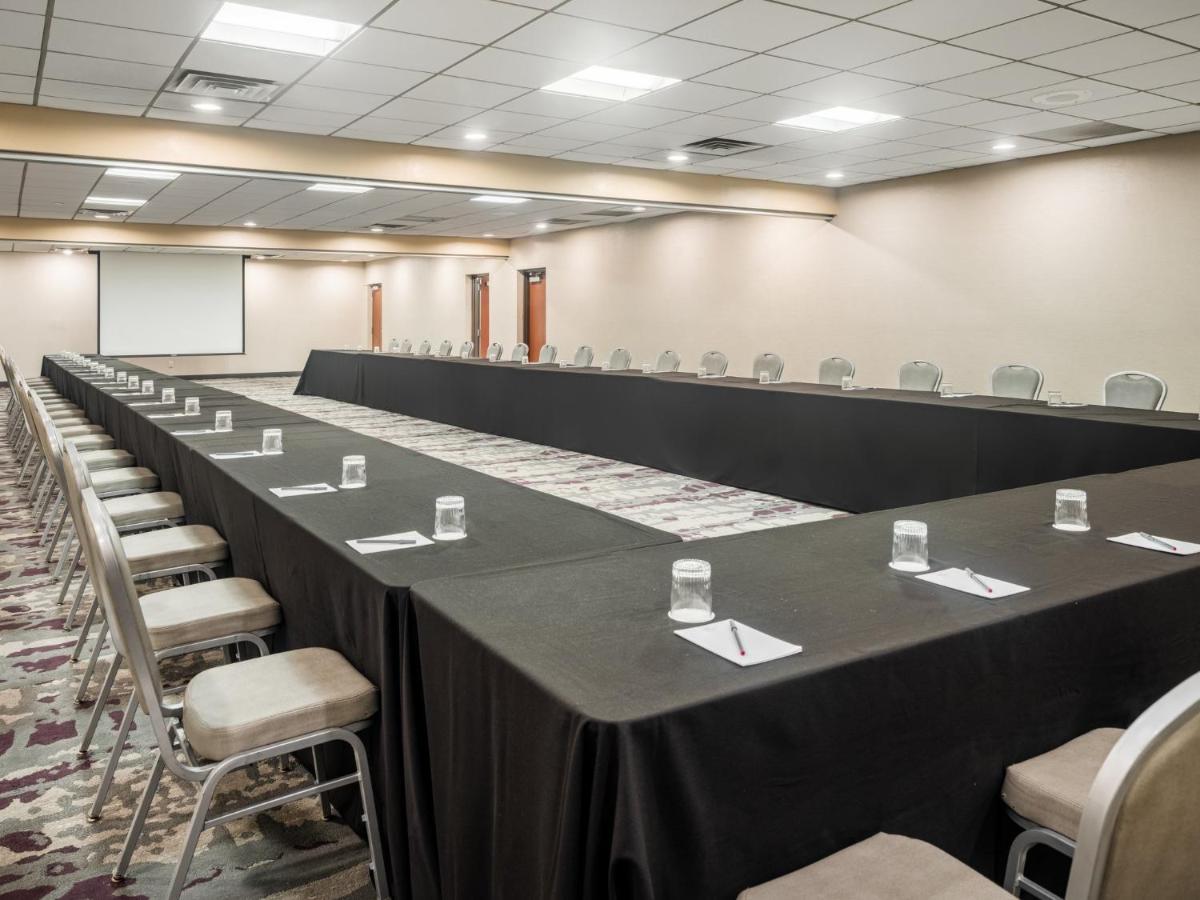 Hotel Crowne Plaza Milwaukee South By Ihg Extérieur photo
